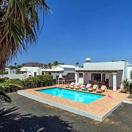 Villa Yaiza By